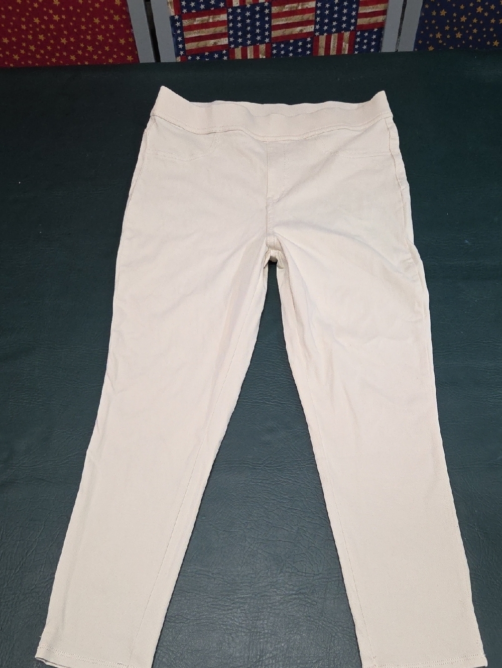 **Time and Tru Cream Leggings**